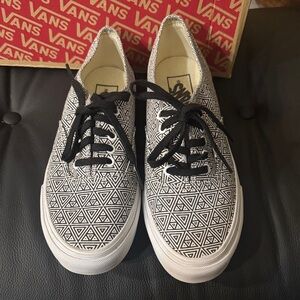 Vans Monochrome Triangle Pattern Sneakers